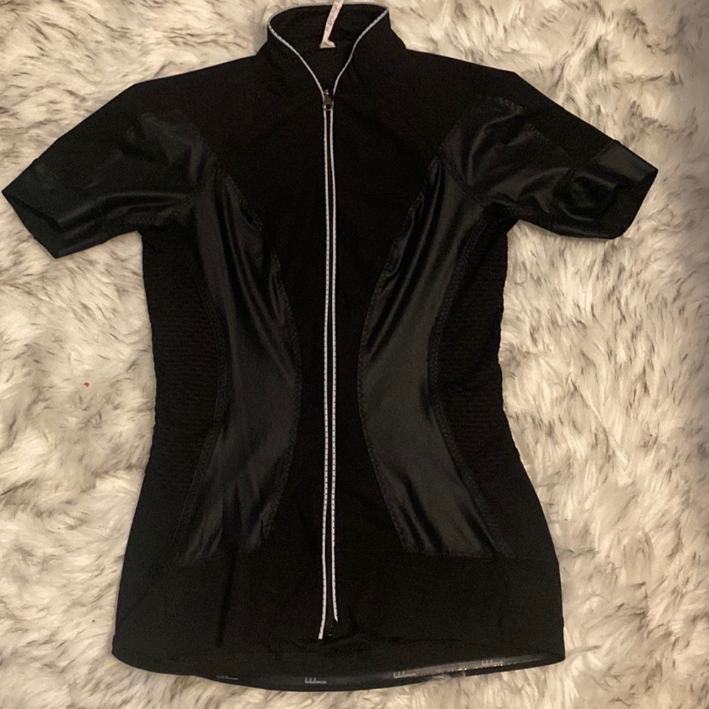 Lululemon athletica biker shirt
